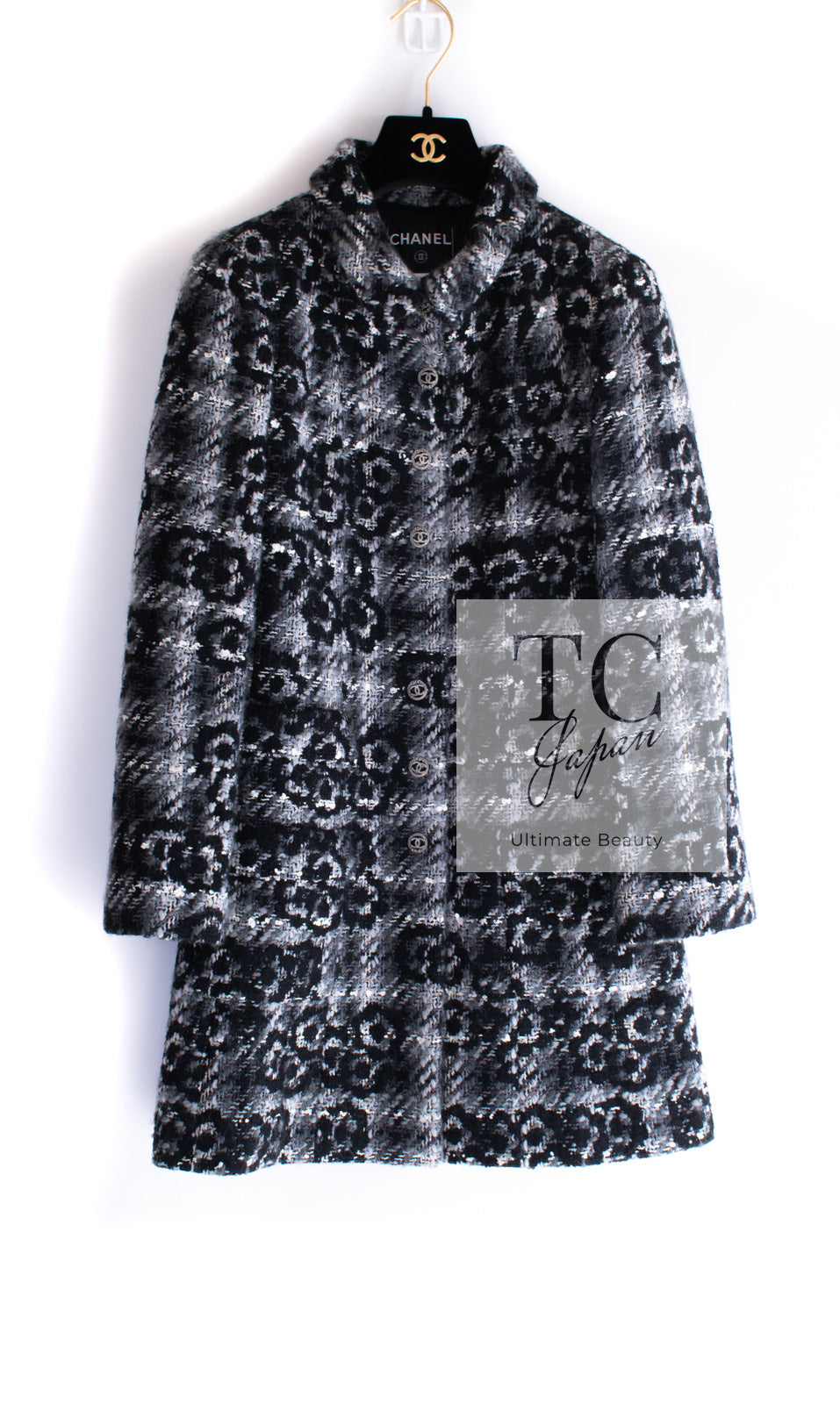CHANEL 05A Black Gray Camellia CC Button Wool Tweed Coat 38 シャネル ブラック グレー カメリア柄 CC ボタン ウール ツイード コート 即発