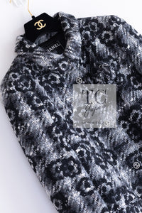 CHANEL 05A Black Gray Camellia CC Button Wool Tweed Coat 38 シャネル ブラック グレー カメリア柄 CC ボタン ウール ツイード コート 即発