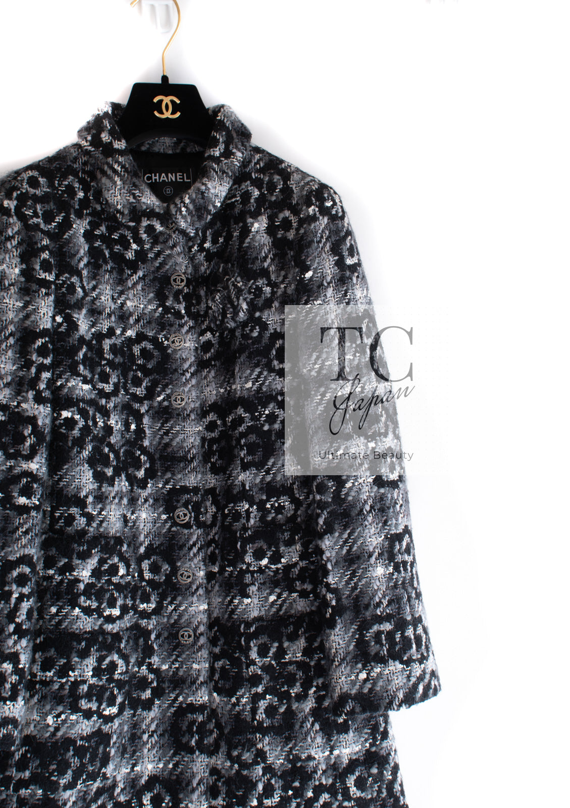 CHANEL 05A Black Gray Camellia CC Button Wool Tweed Coat 38 シャネル ブラック グレー カメリア柄 CC ボタン ウール ツイード コート 即発
