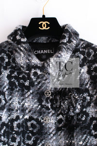 CHANEL 05A Black Gray Camellia CC Button Wool Tweed Coat 38 シャネル ブラック グレー カメリア柄 CC ボタン ウール ツイード コート 即発