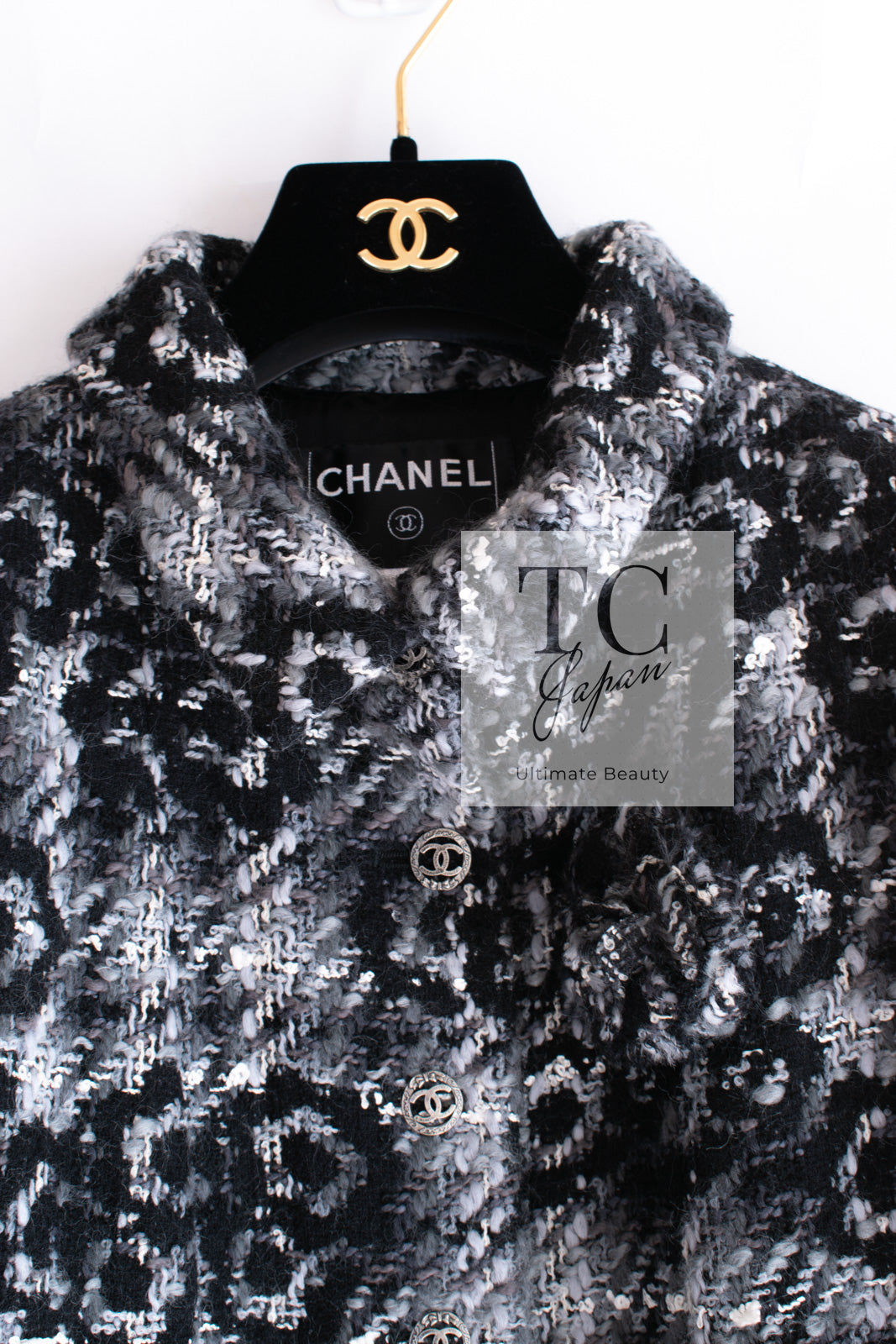 CHANEL 05A Black Gray Camellia CC Button Wool Tweed Coat 38 シャネル ブラック グレー カメリア柄 CC ボタン ウール ツイード コート 即発