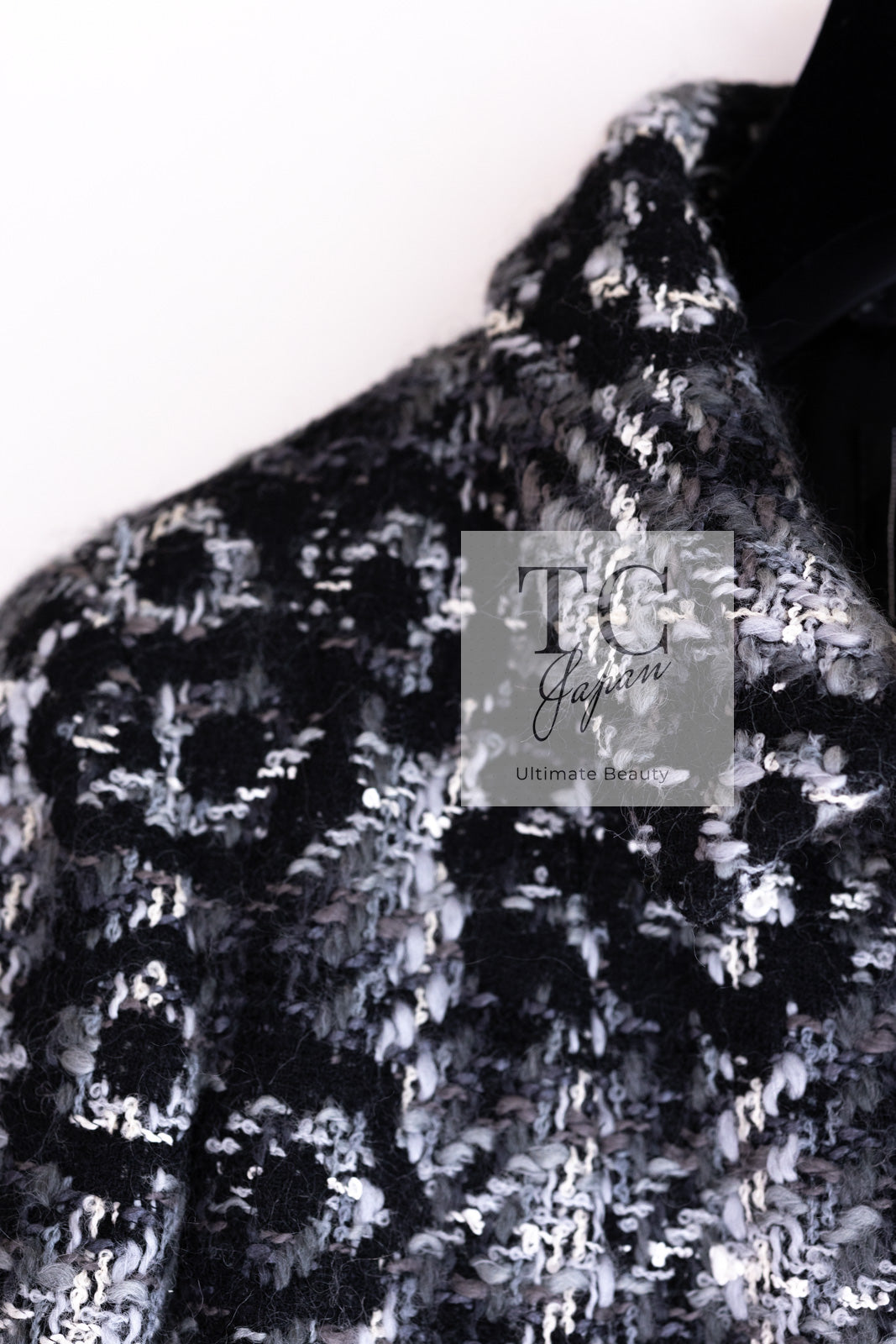 CHANEL 05A Black Gray Camellia CC Button Wool Tweed Coat 38 シャネル ブラック グレー カメリア柄 CC ボタン ウール ツイード コート 即発