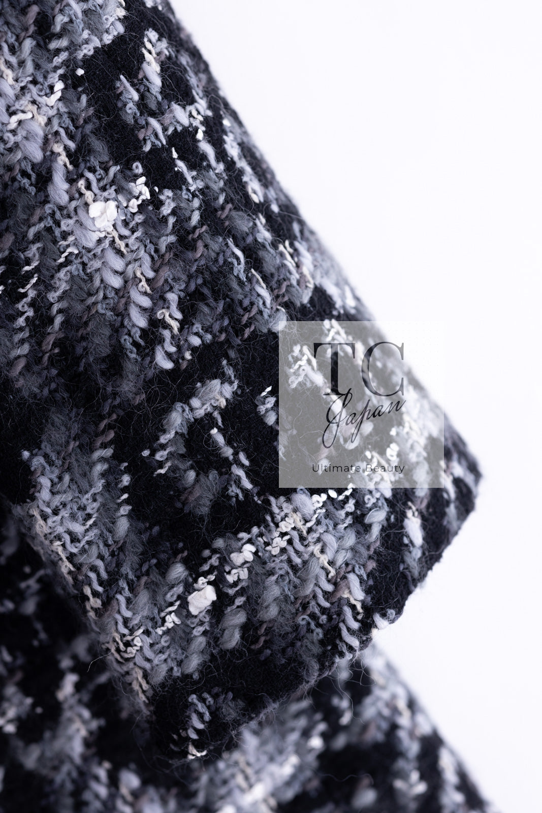 CHANEL 05A Black Gray Camellia CC Button Wool Tweed Coat 38 シャネル ブラック グレー カメリア柄 CC ボタン ウール ツイード コート 即発