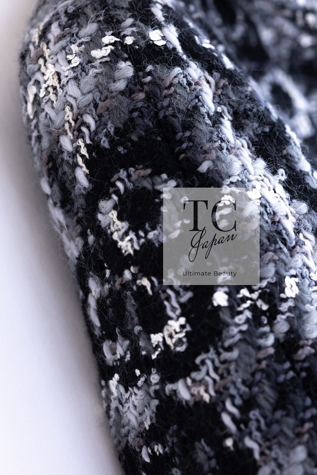 CHANEL 05A Black Gray Camellia CC Button Wool Tweed Coat 38 シャネル ブラック グレー カメリア柄 CC ボタン ウール ツイード コート 即発