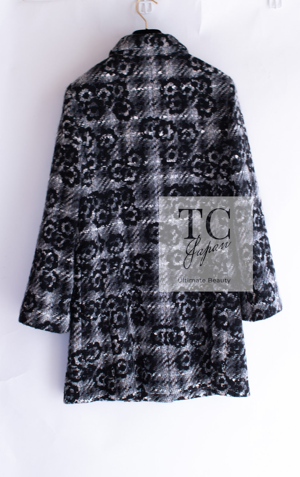 CHANEL 05A Black Gray Camellia CC Button Wool Tweed Coat 38 シャネル ブラック グレー カメリア柄 CC ボタン ウール ツイード コート 即発