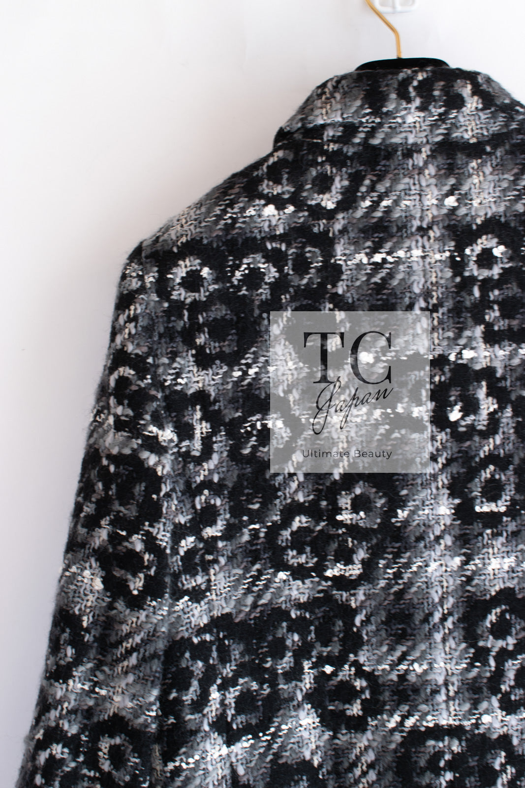CHANEL 05A Black Gray Camellia CC Button Wool Tweed Coat 38 シャネル ブラック グレー カメリア柄 CC ボタン ウール ツイード コート 即発