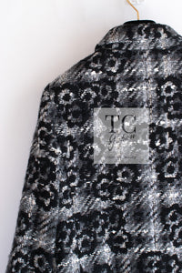 CHANEL 05A Black Gray Camellia CC Button Wool Tweed Coat 40 シャネル ブラック グレー カメリア柄 CC ボタン ウール ツイード コート 即発