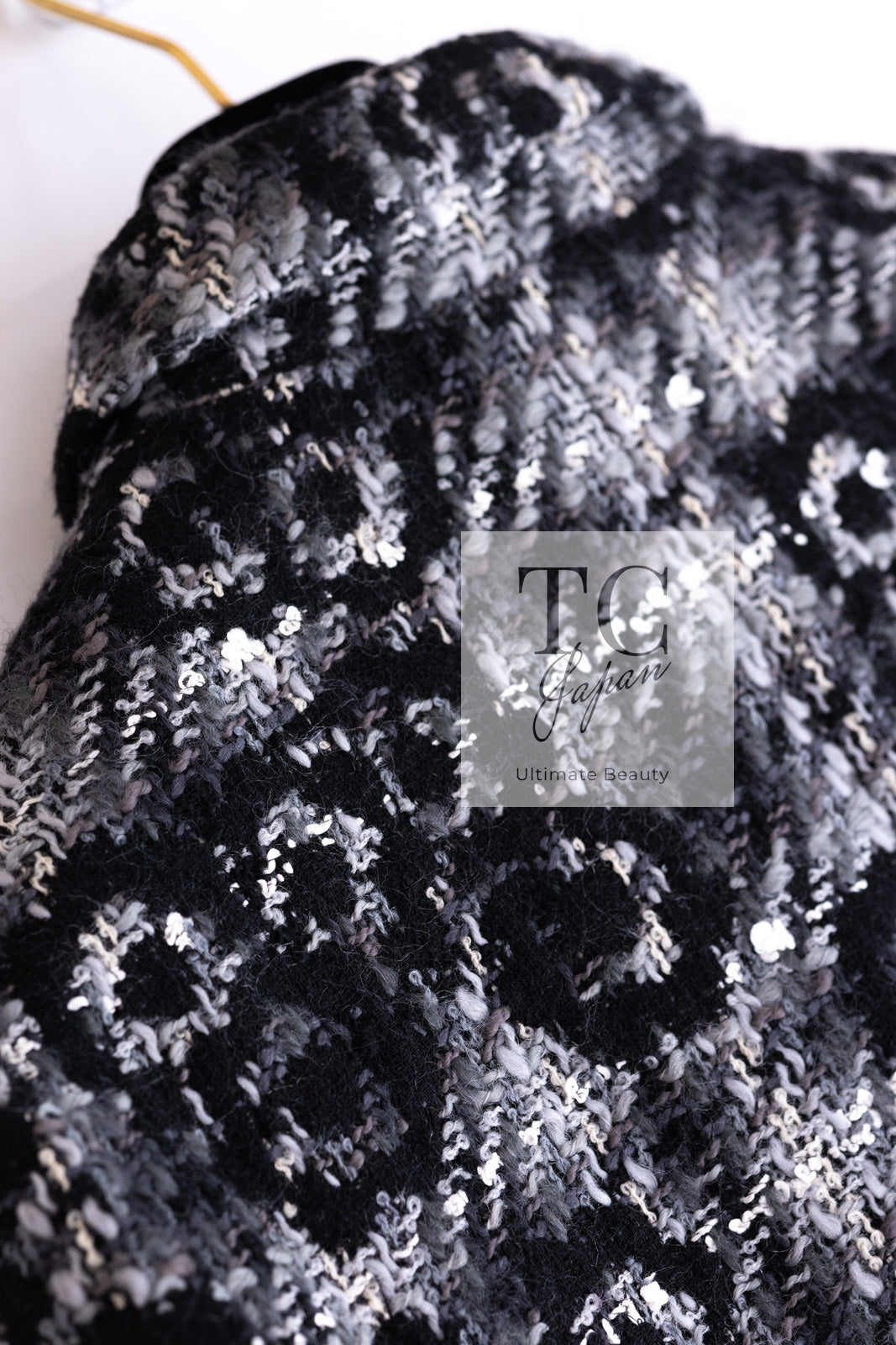 CHANEL 05A Black Gray Camellia CC Button Wool Tweed Coat 38 シャネル ブラック グレー カメリア柄 CC ボタン ウール ツイード コート 即発