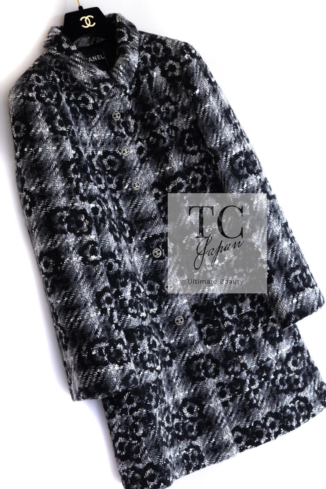 CHANEL 05A Black Gray Camellia CC Button Wool Tweed Coat 38 シャネル ブラック グレー カメリア柄 CC ボタン ウール ツイード コート 即発