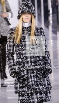 CHANEL 05A Black Gray Camellia CC Button Wool Tweed Coat 38 シャネル ブラック グレー カメリア柄 CC ボタン ウール ツイード コート 即発
