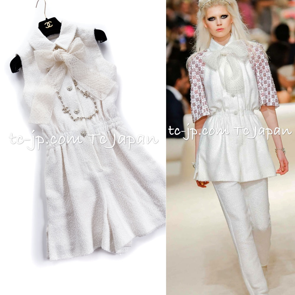 CHANEL 15C White Ivory Gripoix Buttons Bow Romper Jumpsuit 36 38 シャネル ホワイト アイボリー グリポワ 宝石 ボタン リボン ロンパース ジャンプ スーツ 即発