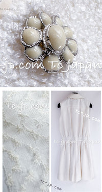 CHANEL 15C White Ivory Gripoix Buttons Bow Romper Jumpsuit 36 38 シャネル ホワイト アイボリー グリポワ 宝石 ボタン リボン ロンパース ジャンプ スーツ 即発