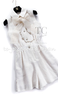 CHANEL 15C White Ivory Gripoix Buttons Bow Romper Jumpsuit 36 38 シャネル ホワイト アイボリー グリポワ 宝石 ボタン リボン ロンパース ジャンプ スーツ 即発