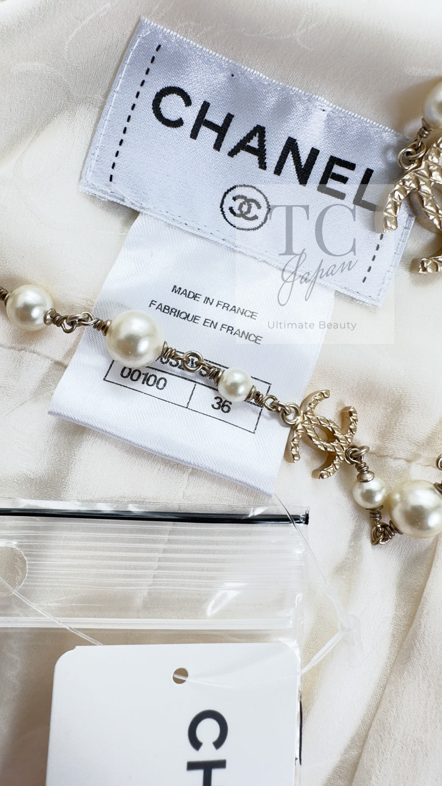 CHANEL 15C White Ivory Gripoix Buttons Bow Romper Jumpsuit 36 38 シャネル ホワイト アイボリー グリポワ 宝石 ボタン リボン ロンパース ジャンプ スーツ 即発