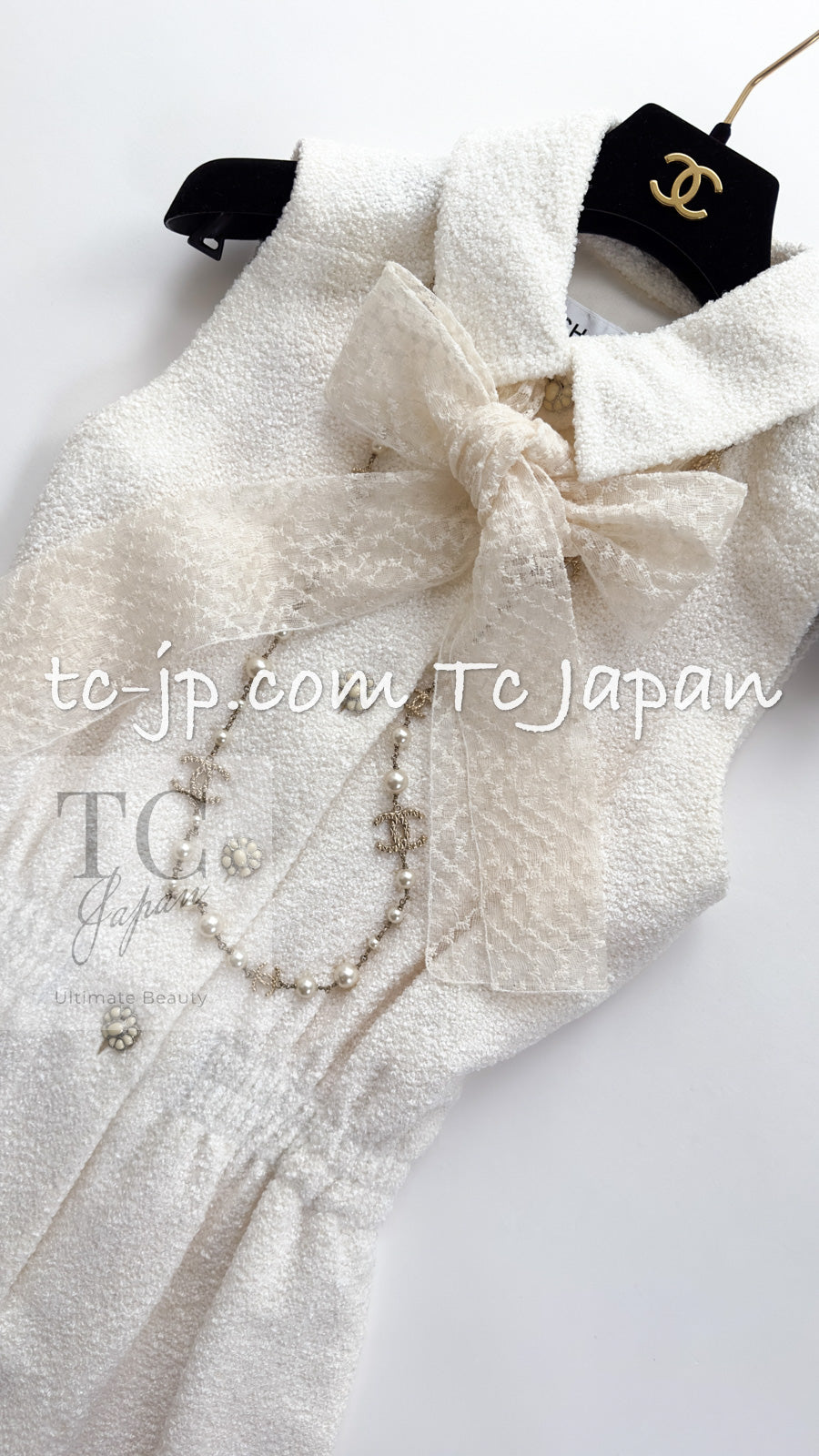 CHANEL 15C White Ivory Gripoix Buttons Bow Romper Jumpsuit 36 38 シャネル ホワイト アイボリー グリポワ 宝石 ボタン リボン ロンパース ジャンプ スーツ 即発