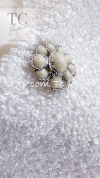 CHANEL 15C White Ivory Gripoix Buttons Bow Romper Jumpsuit 36 38 シャネル ホワイト アイボリー グリポワ 宝石 ボタン リボン ロンパース ジャンプ スーツ 即発