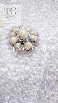 CHANEL 15C White Ivory Gripoix Buttons Bow Romper Jumpsuit 36 38 シャネル ホワイト アイボリー グリポワ 宝石 ボタン リボン ロンパース ジャンプ スーツ 即発