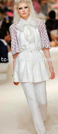 CHANEL 15C White Ivory Gripoix Buttons Bow Romper Jumpsuit 36 38 シャネル ホワイト アイボリー グリポワ 宝石 ボタン リボン ロンパース ジャンプ スーツ 即発