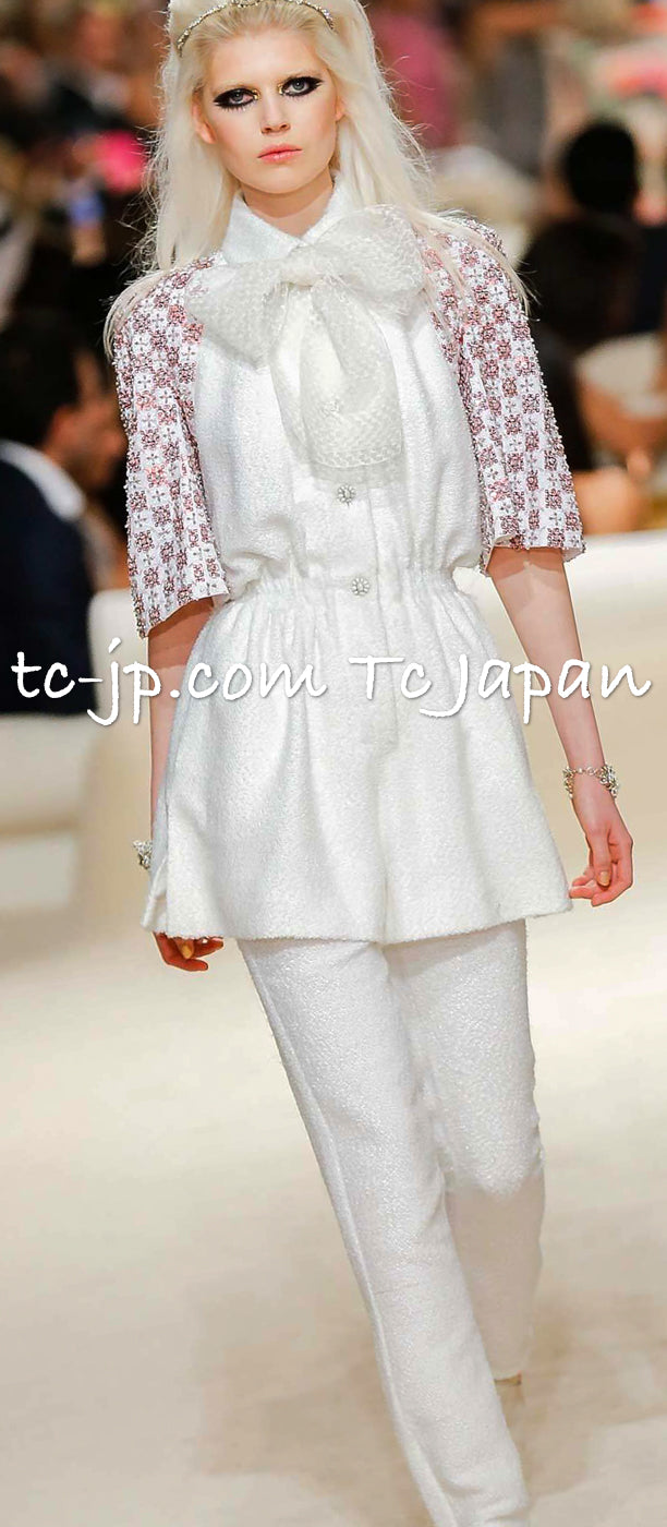 CHANEL 15C White Ivory Gripoix Buttons Bow Romper Jumpsuit 36 38 シャネル ホワイト アイボリー グリポワ 宝石 ボタン リボン ロンパース ジャンプ スーツ 即発