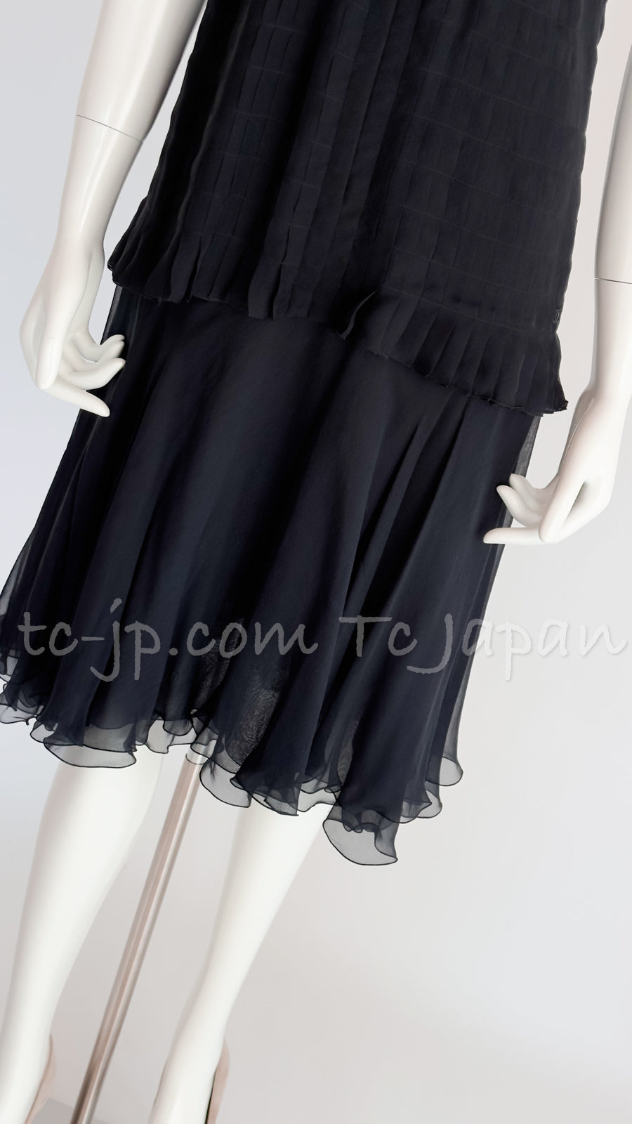 CHANEL 02S Black Silk Sleeveless Pleated Dress 38 シャネル ブラック シルク ノースリーブ プリーツ ワンピース 即発