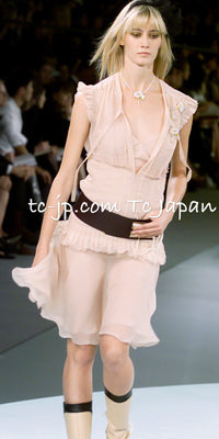 CHANEL 02S Black Silk Sleeveless Pleated Dress 38 シャネル ブラック シルク ノースリーブ プリーツ ワンピース 即発