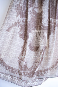 CHANEL 10C Brown Lion Camellia CC Logo Silk Dress 38 シャネル ブラウン ライオン カメリア CC ロゴ 柄 ホルターネック シルクワンピース 即発 - TC JAPAN