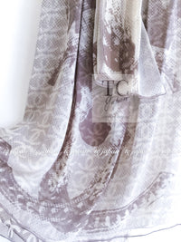 CHANEL 10C Brown Lion Camellia CC Logo Silk Dress 38 シャネル ブラウン ライオン カメリア CC ロゴ 柄 ホルターネック シルクワンピース 即発 - TC JAPAN