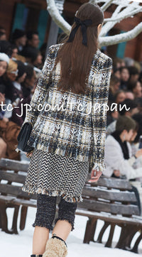 CHANEL 19A Navy Ivory Mix Tweed Cropped Fringe Jacket 38 シャネル アイボリー ネイビー シェベロン クロップド フリンジ ミックス ツイード ジャケット 即発