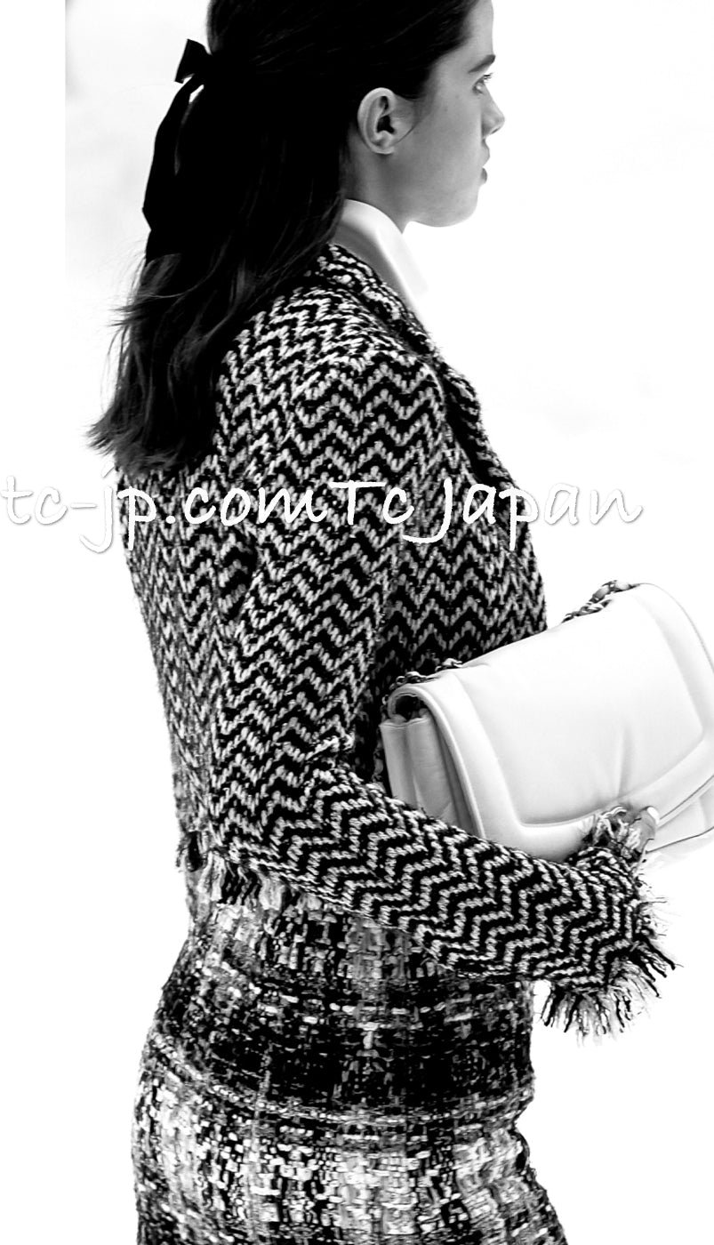 CHANEL 19A Navy Ivory Mix Tweed Cropped Fringe Jacket 38 シャネル アイボリー ネイビー シェベロン クロップド フリンジ ミックス ツイード ジャケット 即発