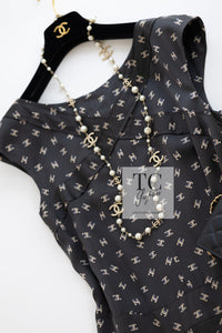 CHANEL 12A Smokey Brown Gray Silk CC Logo Dress 38 シャネル 淡い ブラウン グレー シルク CCロゴいっぱい ワンピース 即発