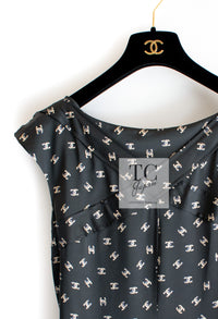 CHANEL 12A Smokey Brown Gray Silk CC Logo Dress 38 シャネル 淡い ブラウン グレー シルク CCロゴいっぱい ワンピース 即発