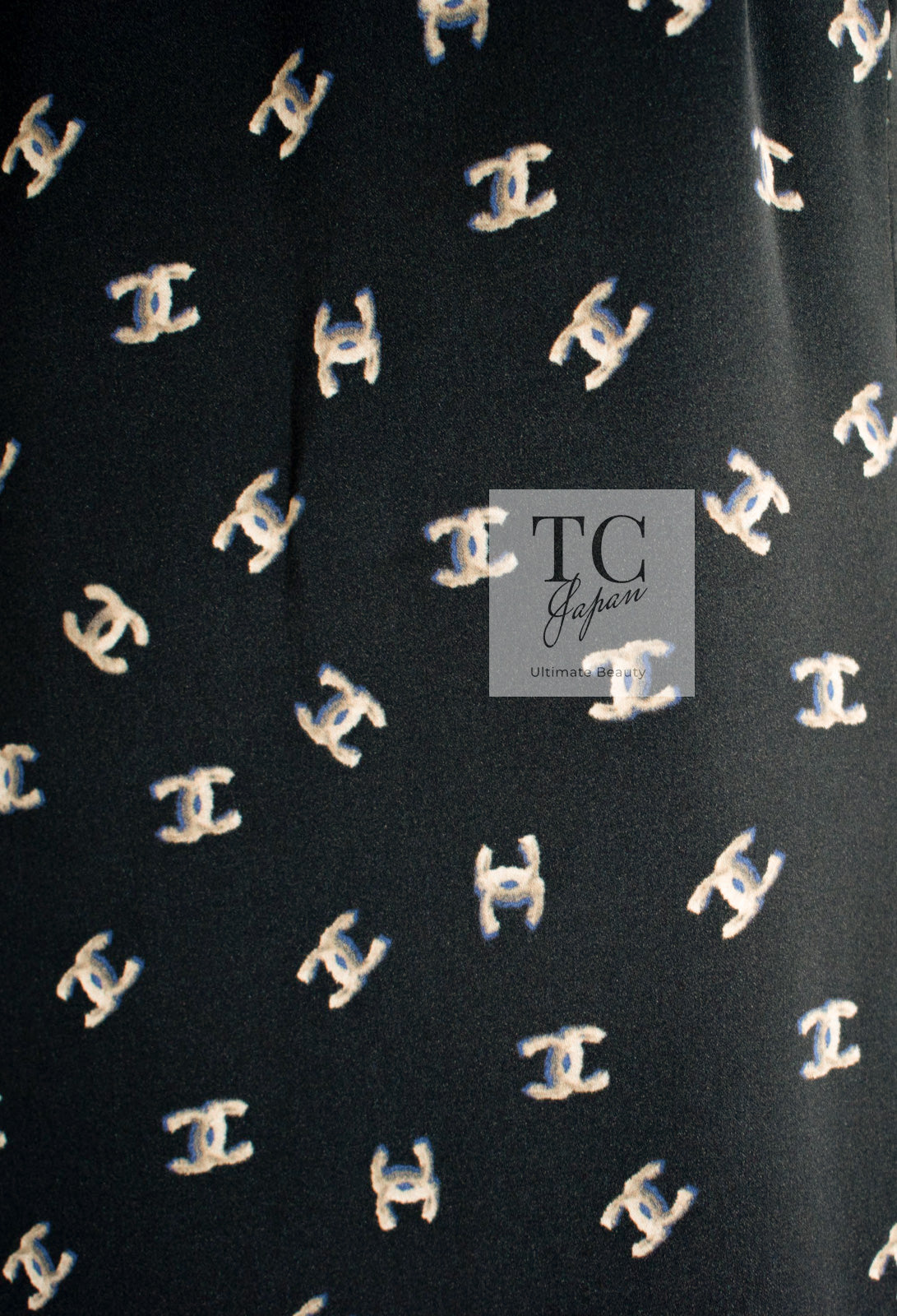 CHANEL 12A Smokey Brown Gray Silk CC Logo Dress 38 シャネル 淡い ブラウン グレー シルク CCロゴいっぱい ワンピース 即発