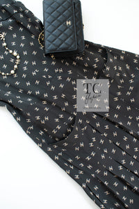 CHANEL 12A Smokey Brown Gray Silk CC Logo Dress 38 シャネル 淡い ブラウン グレー シルク CCロゴいっぱい ワンピース 即発
