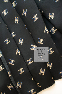 CHANEL 12A Smokey Brown Gray Silk CC Logo Dress 38 シャネル 淡い ブラウン グレー シルク CCロゴいっぱい ワンピース 即発