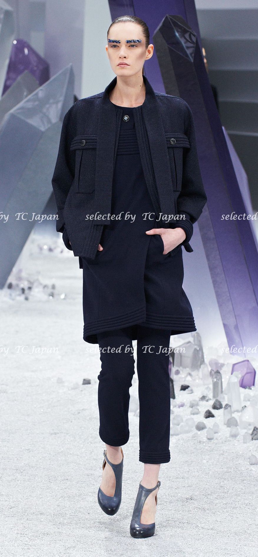 CHANEL 12A Navy Gripoix Button Wool Jersey Knit Dress 34 36 シャネル ネイビー グリポワ宝石 ボタン ウール ジャージ ニット ワンピース 即発 - TC JAPAN