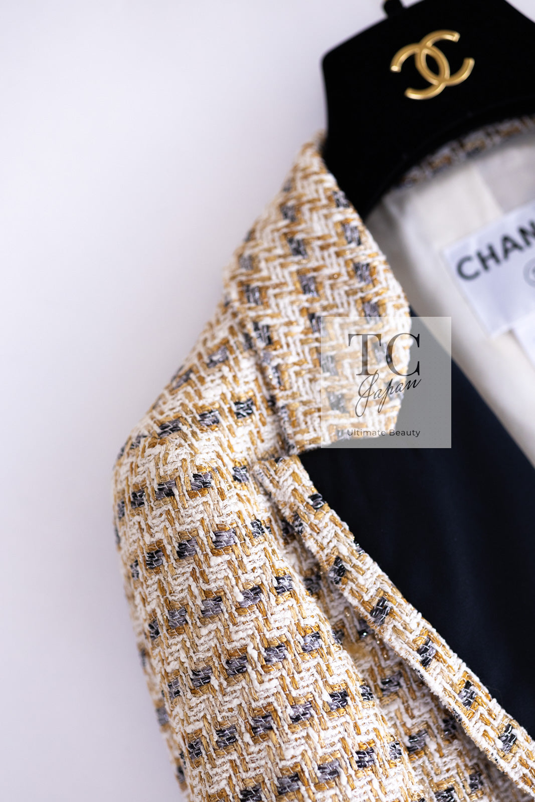 CHANEL 06S Ivory Creme Gold Tone Tweed Jacket Skirt Suit Sharon Stone 36 38 シャネル アイボリー クリーム ゴールド  ツイード ジャケット スカート スーツ 女優シャローン ストーン 即発