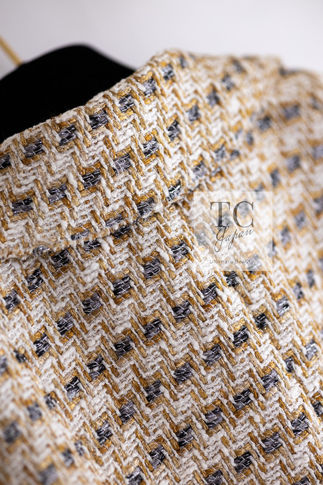 CHANEL 06S Ivory Creme Gold Tone Tweed Jacket Skirt Suit Sharon Stone 36 38 シャネル アイボリー クリーム ゴールド  ツイード ジャケット スカート スーツ 女優シャローン ストーン 即発