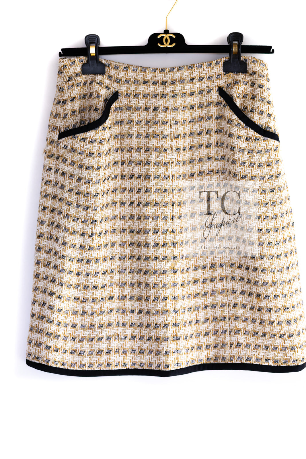 CHANEL 06S Ivory Creme Gold Tone Tweed Jacket Skirt Suit Sharon Stone 36 38 シャネル アイボリー クリーム ゴールド  ツイード ジャケット スカート スーツ 女優シャローン ストーン 即発