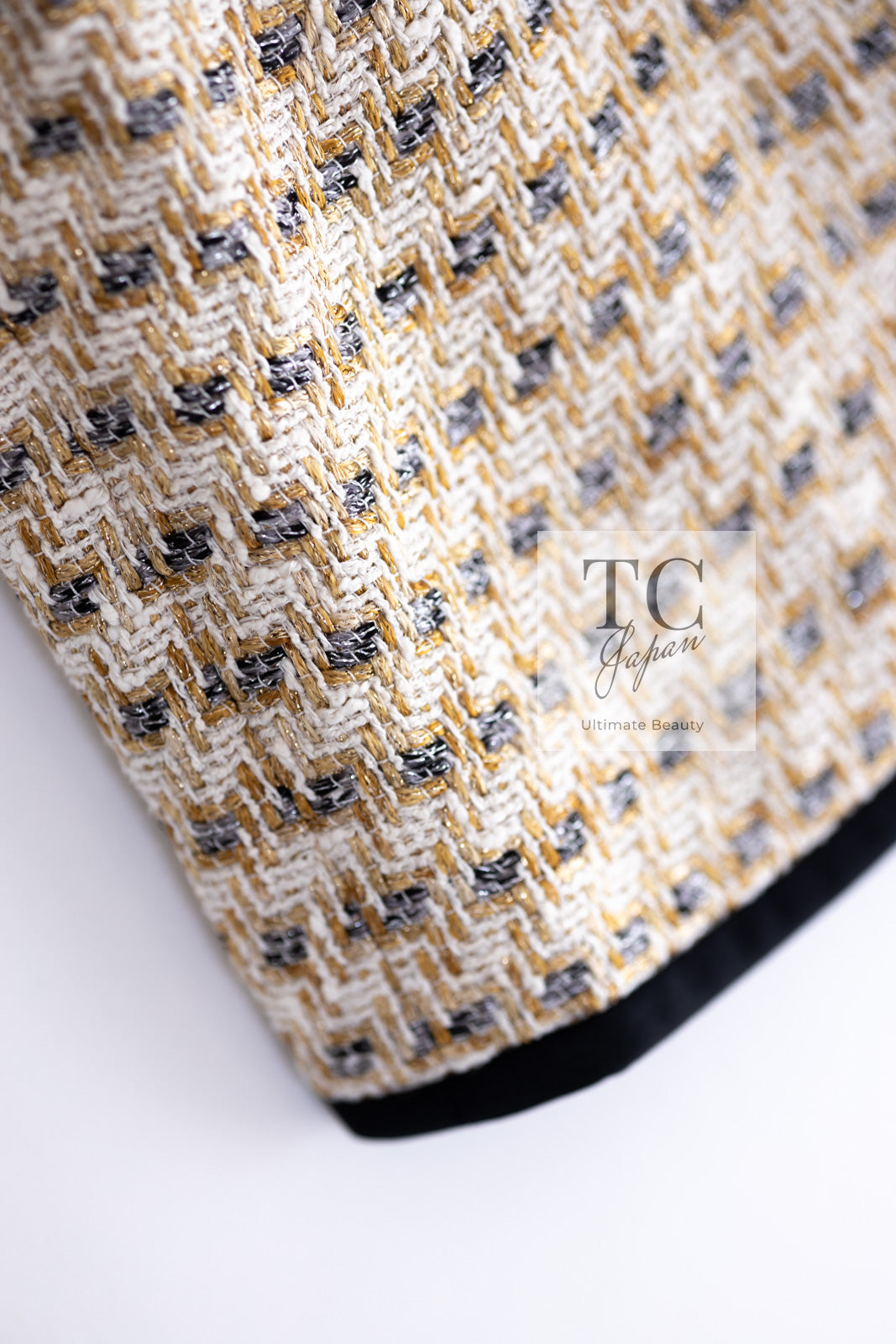 CHANEL 06S Ivory Creme Gold Tone Tweed Jacket Skirt Suit Sharon Stone 36 38 シャネル アイボリー クリーム ゴールド  ツイード ジャケット スカート スーツ 女優シャローン ストーン 即発