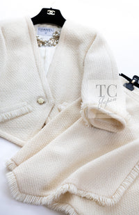 CHANEL 92S Vintage Ivory Camellia Buttons Wool Fringe Tweed Jacket Skirt Suit 40 42 シャネル ヴィンテージ アイボリー カメリアボタン フリンジ ウール ツイード ジャケット スカート スーツ 即発