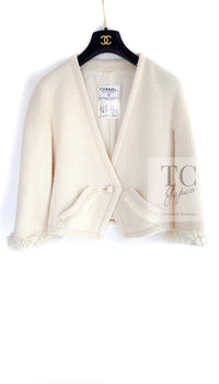 CHANEL 92S Vintage Ivory Camellia Buttons Wool Fringe Tweed Jacket Skirt Suit 40 42 シャネル ヴィンテージ アイボリー カメリアボタン フリンジ ウール ツイード ジャケット スカート スーツ 即発