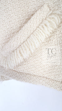 CHANEL 92S Vintage Ivory Camellia Buttons Wool Fringe Tweed Jacket Skirt Suit 40 42 シャネル ヴィンテージ アイボリー カメリアボタン フリンジ ウール ツイード ジャケット スカート スーツ 即発