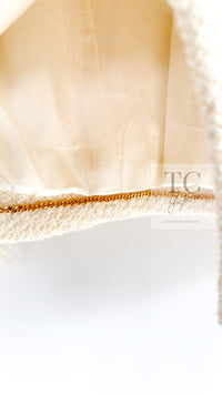 CHANEL 92S Vintage Ivory Camellia Buttons Wool Fringe Tweed Jacket Skirt Suit 40 42 シャネル ヴィンテージ アイボリー カメリアボタン フリンジ ウール ツイード ジャケット スカート スーツ 即発