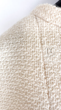 CHANEL 92S Vintage Ivory Camellia Buttons Wool Fringe Tweed Jacket Skirt Suit 40 42 シャネル ヴィンテージ アイボリー カメリアボタン フリンジ ウール ツイード ジャケット スカート スーツ 即発