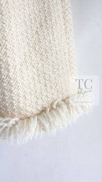 CHANEL 92S Vintage Ivory Camellia Buttons Wool Fringe Tweed Jacket Skirt Suit 40 42 シャネル ヴィンテージ アイボリー カメリアボタン フリンジ ウール ツイード ジャケット スカート スーツ 即発
