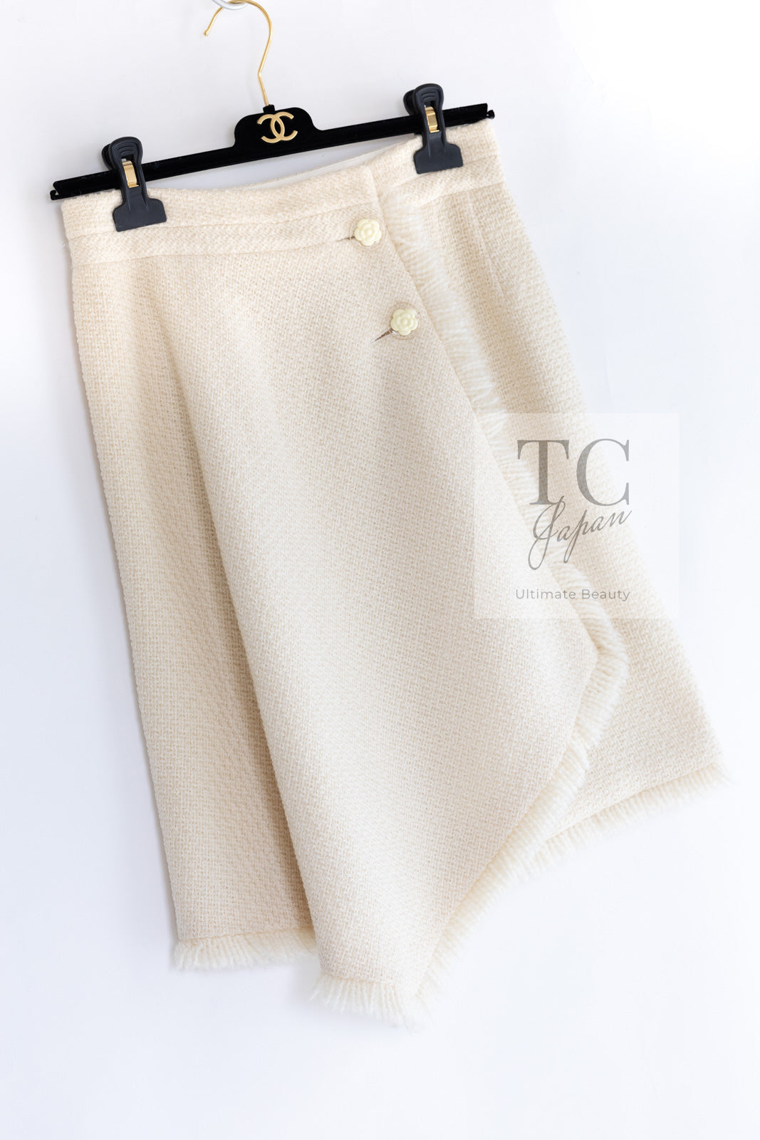 CHANEL 92S Vintage Ivory Camellia Buttons Wool Fringe Tweed Jacket Skirt Suit 40 42 シャネル ヴィンテージ アイボリー カメリアボタン フリンジ ウール ツイード ジャケット スカート スーツ 即発