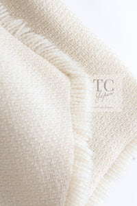 CHANEL 92S Vintage Ivory Camellia Buttons Wool Fringe Tweed Jacket Skirt Suit 40 42 シャネル ヴィンテージ アイボリー カメリアボタン フリンジ ウール ツイード ジャケット スカート スーツ 即発