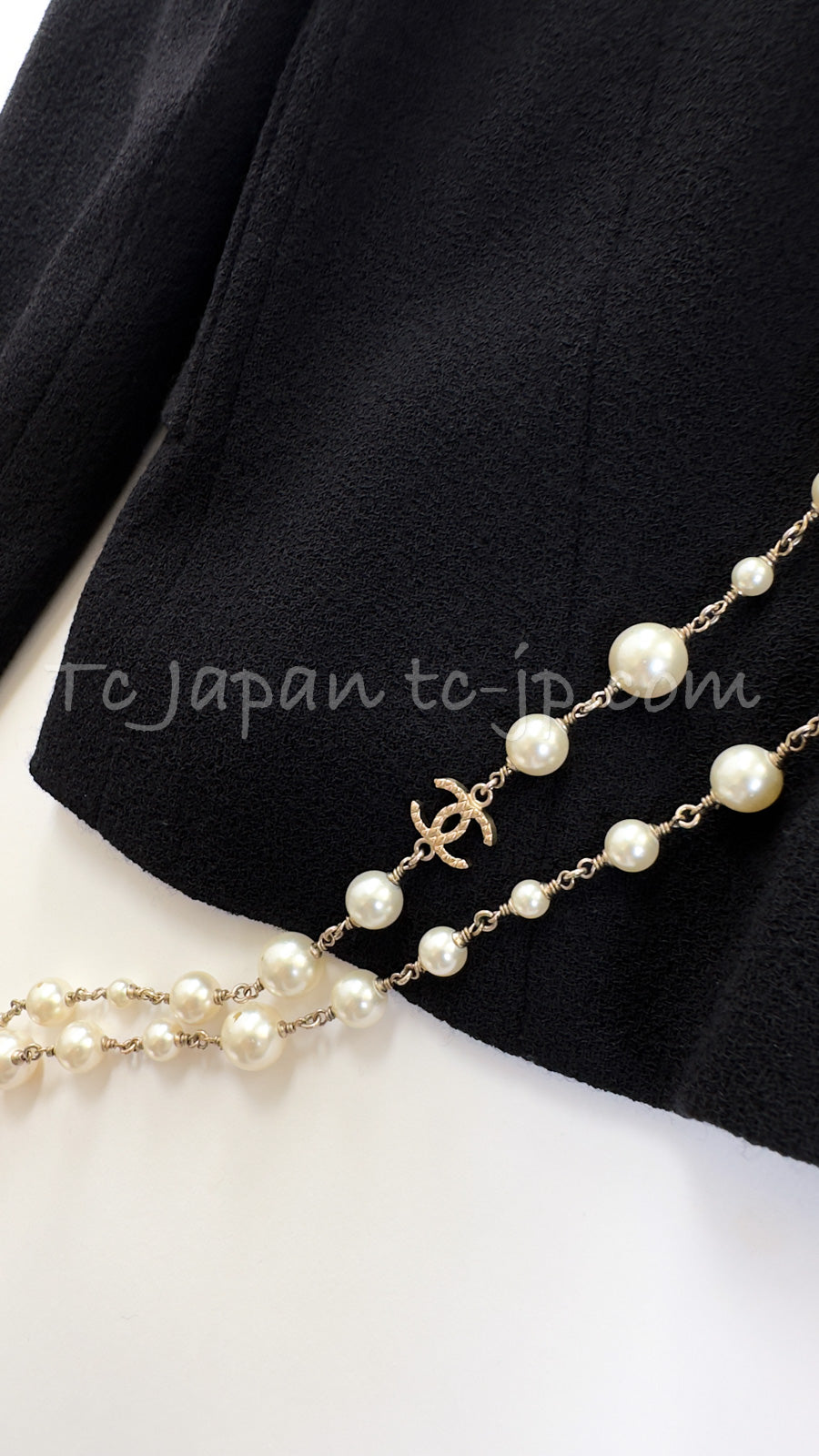 CHANEL 12C Black Round Neck Wool Rhinestone Buttons Jacket 36 38 シャネル ブラック ウール100% 襟なし ラインストーン ボタン ジャケット 即発