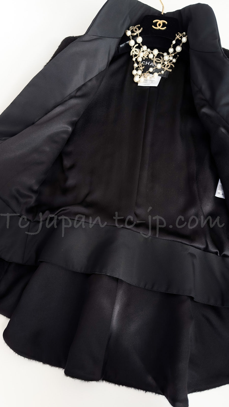 CHANEL 10A Black Alpaca Wool Gripox Buttons Jacket 38 シャネル ブラック アルパカ ウール グリポワ 宝石ボタン ペプラム ジャケット 即発