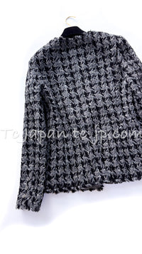 CHANEL 06A Gray Black Houndstooth Wool Silk Tweed Collarless Jacket 38 40 シャネル グレー ブラック 千鳥格子 ウール シルク ツイード ノーカラー ジャケット 即発